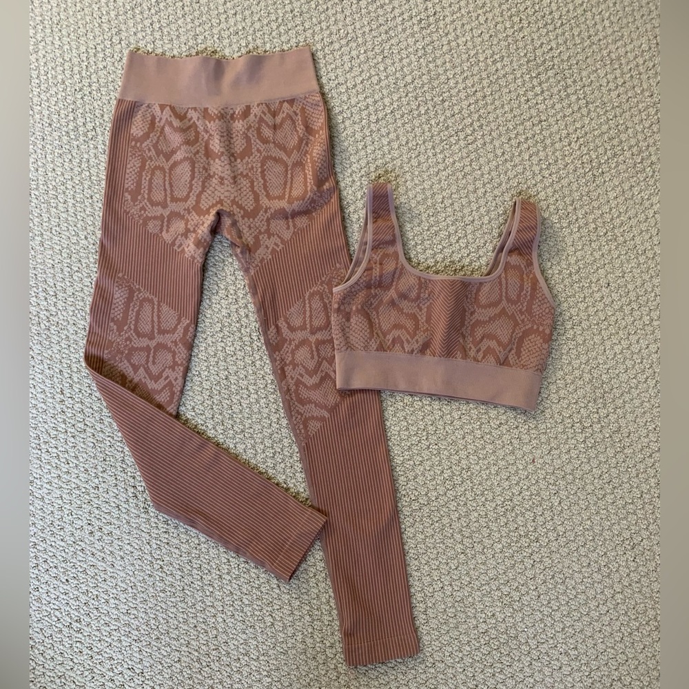 Boutique 2-pc mauve snake print workout legging pants sports bra tank top set